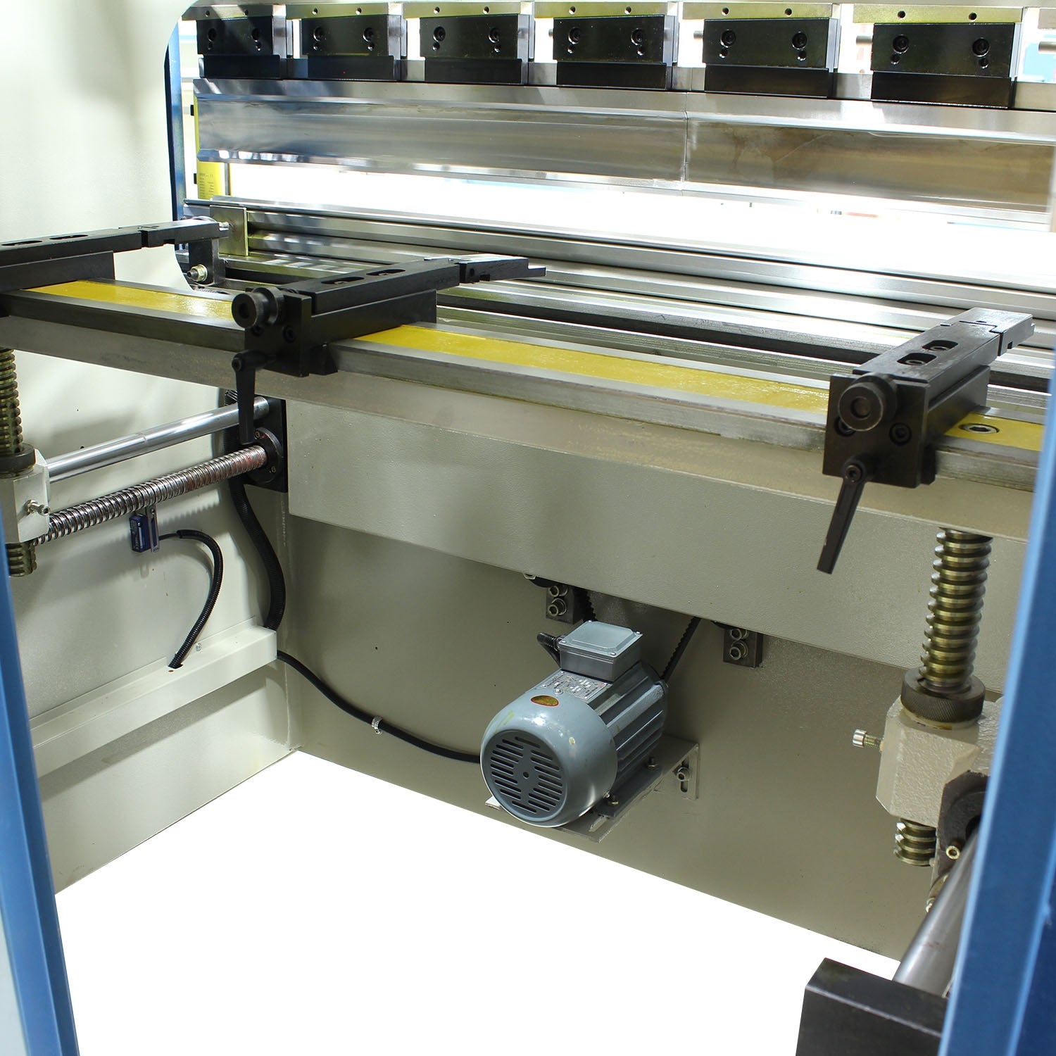 Baileigh CNC Hydraulic Press Brake BP-3305CNC 33 Ton 63in Table 220V 3-Phase