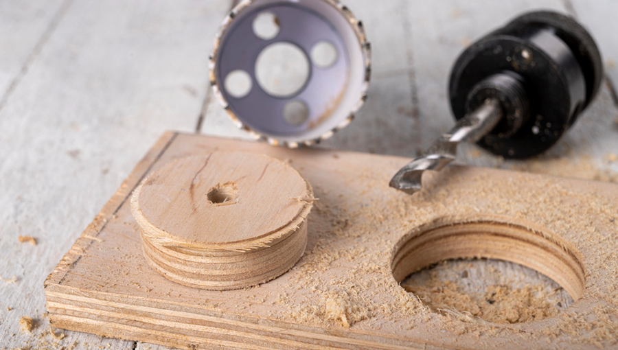 How To Use A Hole Saw On Wood