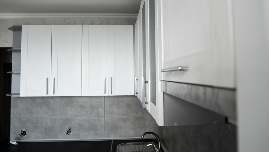 What Are The Best Screws To Hang Cabinets On The Wall?