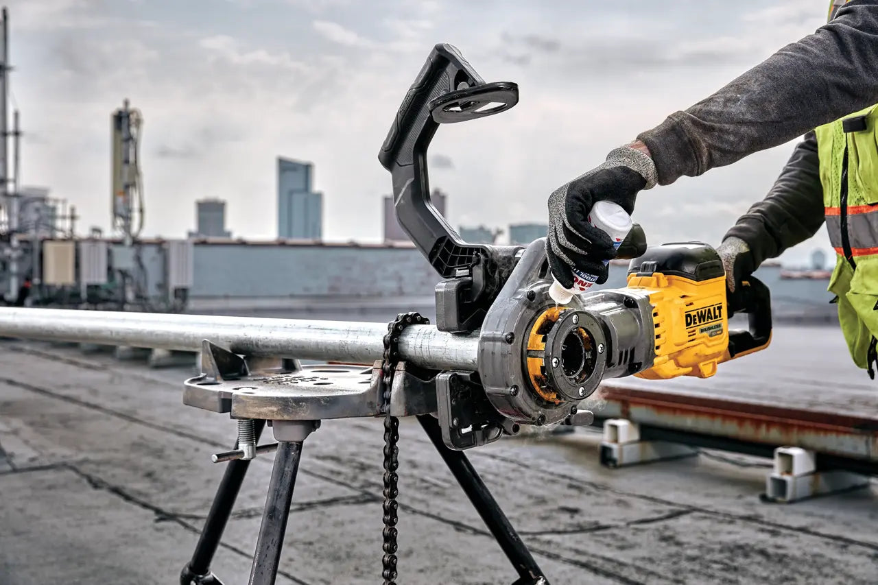 DeWALT FLEXVOLT 60V MAX Cordless 1/2 in. - 2 in. Pipe Threader Kit with (2) 9.0Ah Batteries