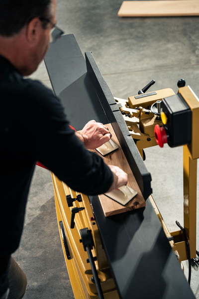 Powermatic 8" Parallelogram Jointer w/ArmorGlide, Helical Cutterhead, 1Ph 230V (PJ882HHT)