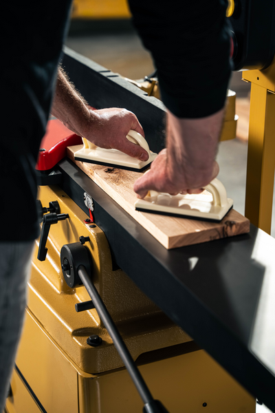 Powermatic 8" Parallelogram Jointer w/ArmorGlide, Helical Cutterhead, 1Ph 230V (PJ882HHT)