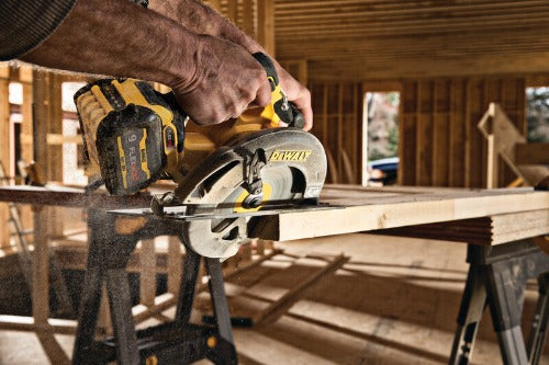DeWALT FlexVOLT 60V MAX 7-1/4" Cordless Circular Saw w/Electric Brake DCS578X2